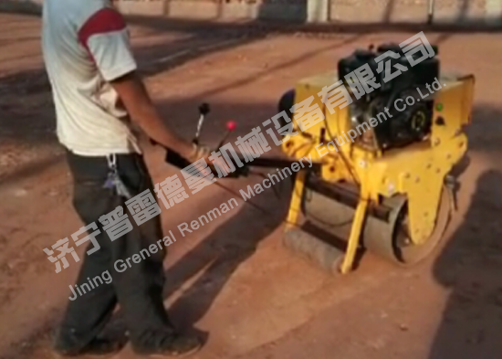 手扶單輪壓路機(jī)